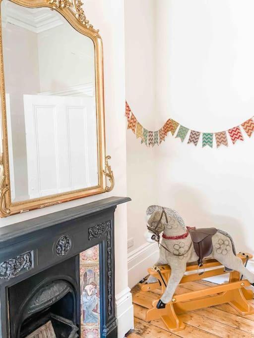 Luxurious Victorian, A Few Minutes From The Beach - Sleeps 2 Adults And Up To 3 Children Apartment St Leonards-on-Sea Exterior foto