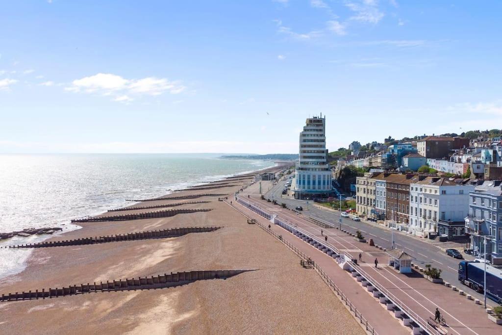 Luxurious Victorian, A Few Minutes From The Beach - Sleeps 2 Adults And Up To 3 Children Apartment St Leonards-on-Sea Exterior foto