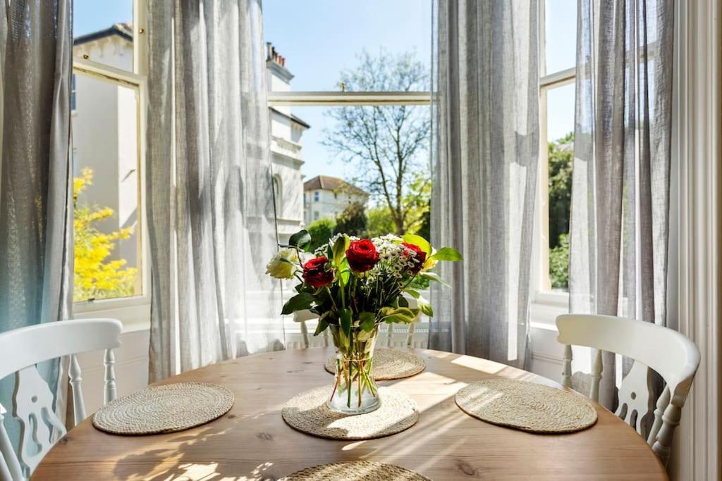 Luxurious Victorian, A Few Minutes From The Beach - Sleeps 2 Adults And Up To 3 Children Apartment St Leonards-on-Sea Exterior foto