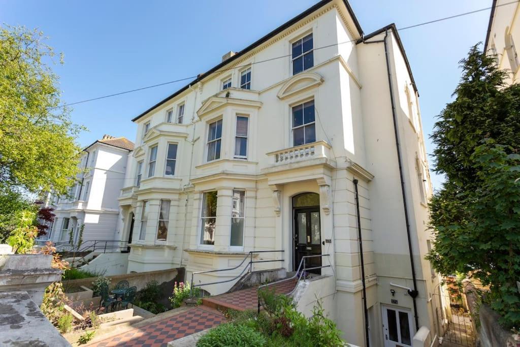 Luxurious Victorian, A Few Minutes From The Beach - Sleeps 2 Adults And Up To 3 Children Apartment St Leonards-on-Sea Exterior foto