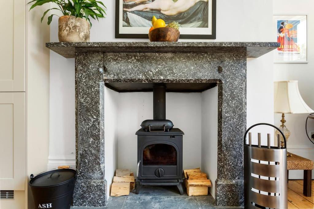 Luxurious Victorian, A Few Minutes From The Beach - Sleeps 2 Adults And Up To 3 Children Apartment St Leonards-on-Sea Exterior foto