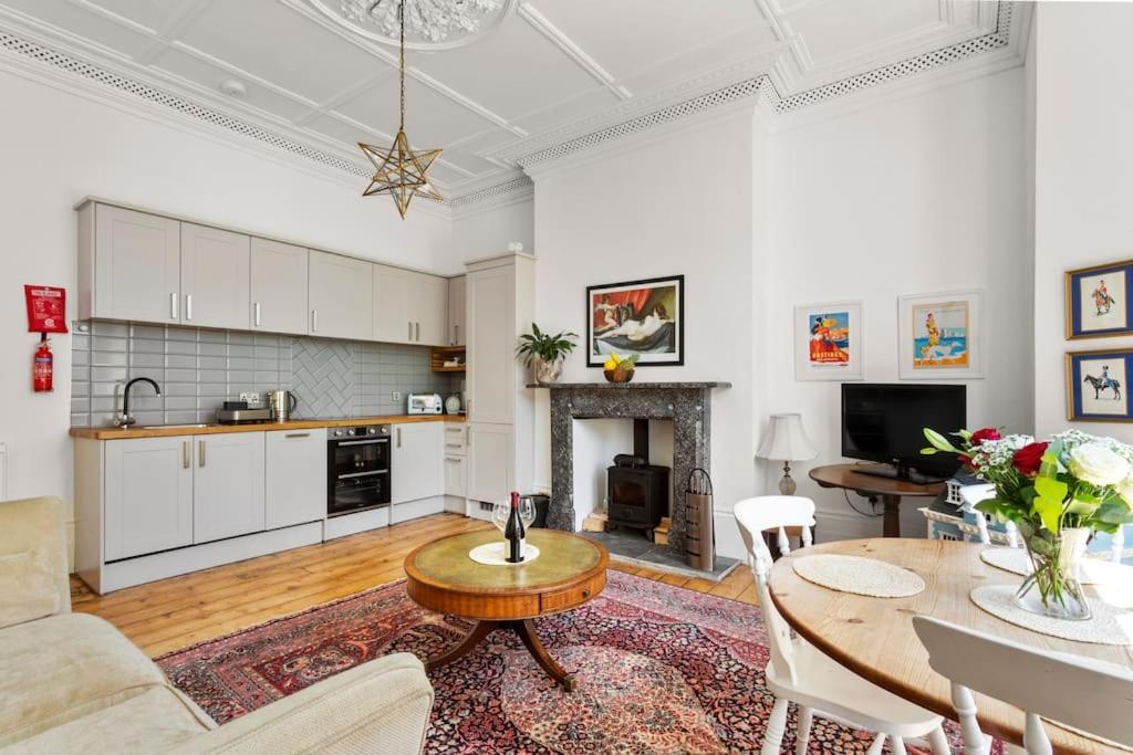 Luxurious Victorian, A Few Minutes From The Beach - Sleeps 2 Adults And Up To 3 Children Apartment St Leonards-on-Sea Exterior foto